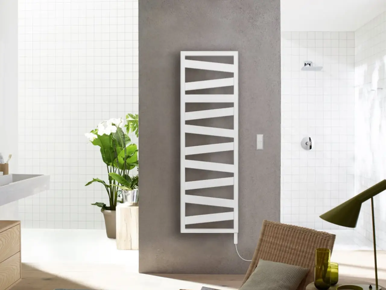 220-Zehnder_RAD_Ribbon-EL_IHC_TrafficWhite_milieu-bathroom_resultat